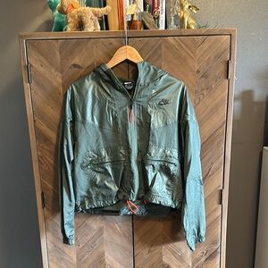 Nike cropped hooded windbreaker. Dark olive green. Neon accents. Size Medium